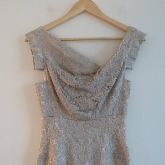BLACK HALO Jackie O Chantilly Lace Light Taupe Sheath Mini Dress - Size US 2 - Picture 3 of 16